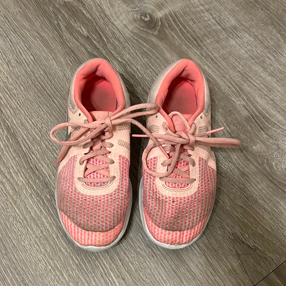 Nike Revolution 4 Girls Sneakers Size 3.5 Youth